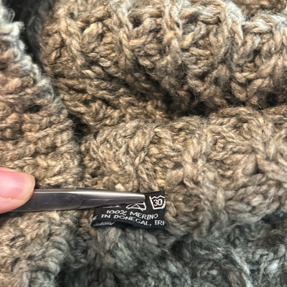 Merino wool Made In Ireland Hand Knit Winter Beanie with Decorative Flower OS - Picture 6 of 6